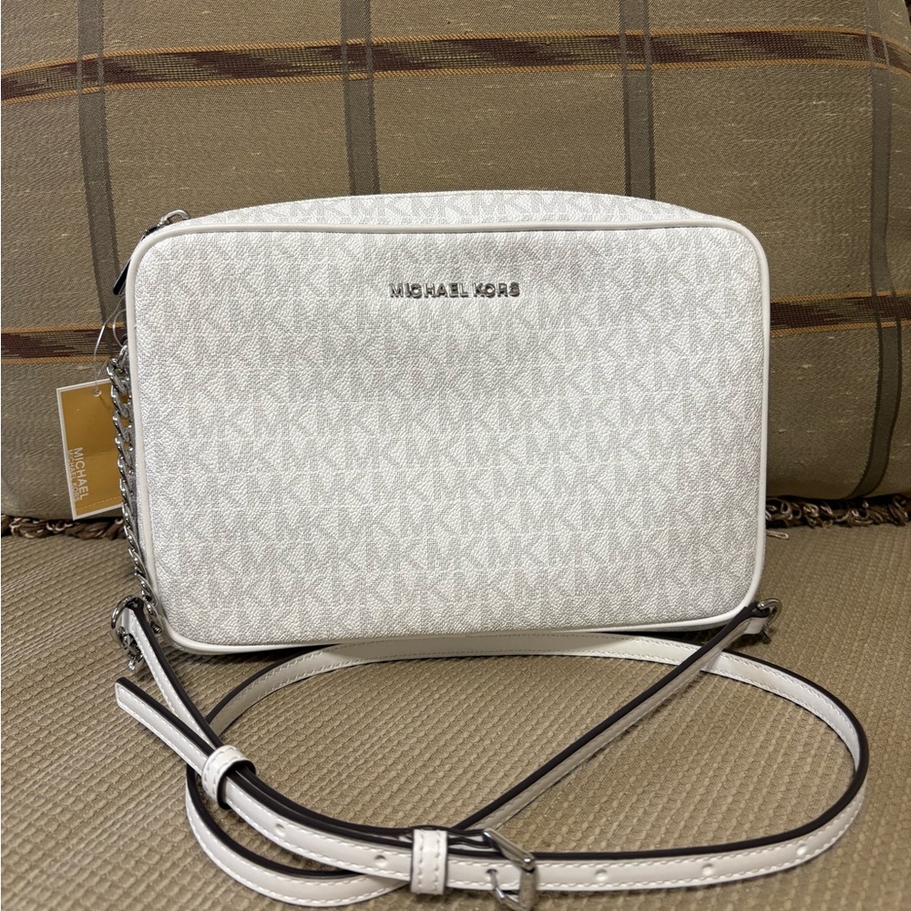 MICHAEL Michael Kors White Crossbody Bag with Textured Finish